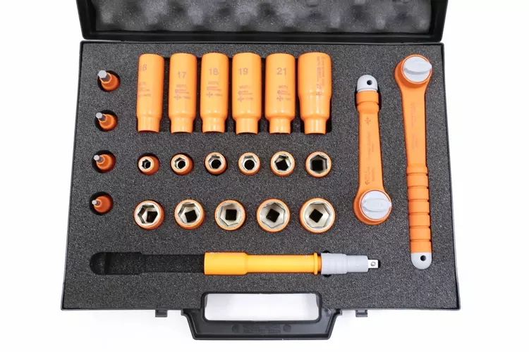Insulated top socket set